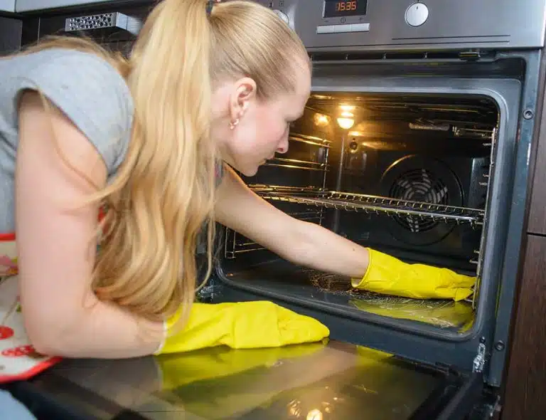 Low-Effort Oven Cleaning Tips and Techniques